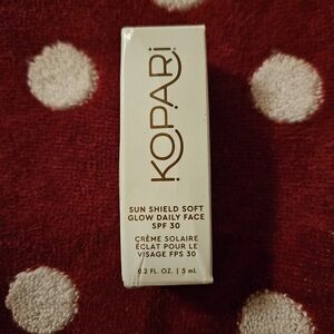 ⚪️🔴5/10$ Kopari Sun Shield Soft Glow Daily Face SPF 30